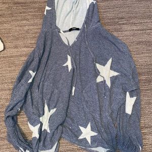 ivy and leo blue star sweater. size: M